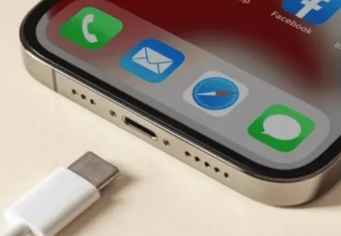 贺州苹果15维修分享iPhone15改USB-C接口后能和安卓用户互借充电器吗 